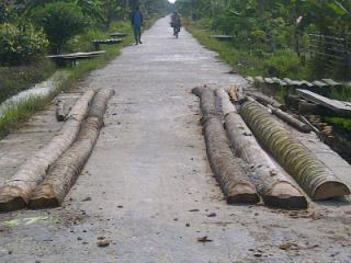 Pembangunan Tower Navigasi Kapal Sebabkan Kerusakan Jalan
